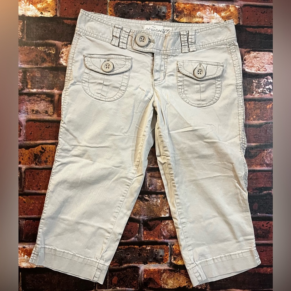Aeropostale Capri Pants w/ Oversized Buttons Juniors size 3/4 Tan